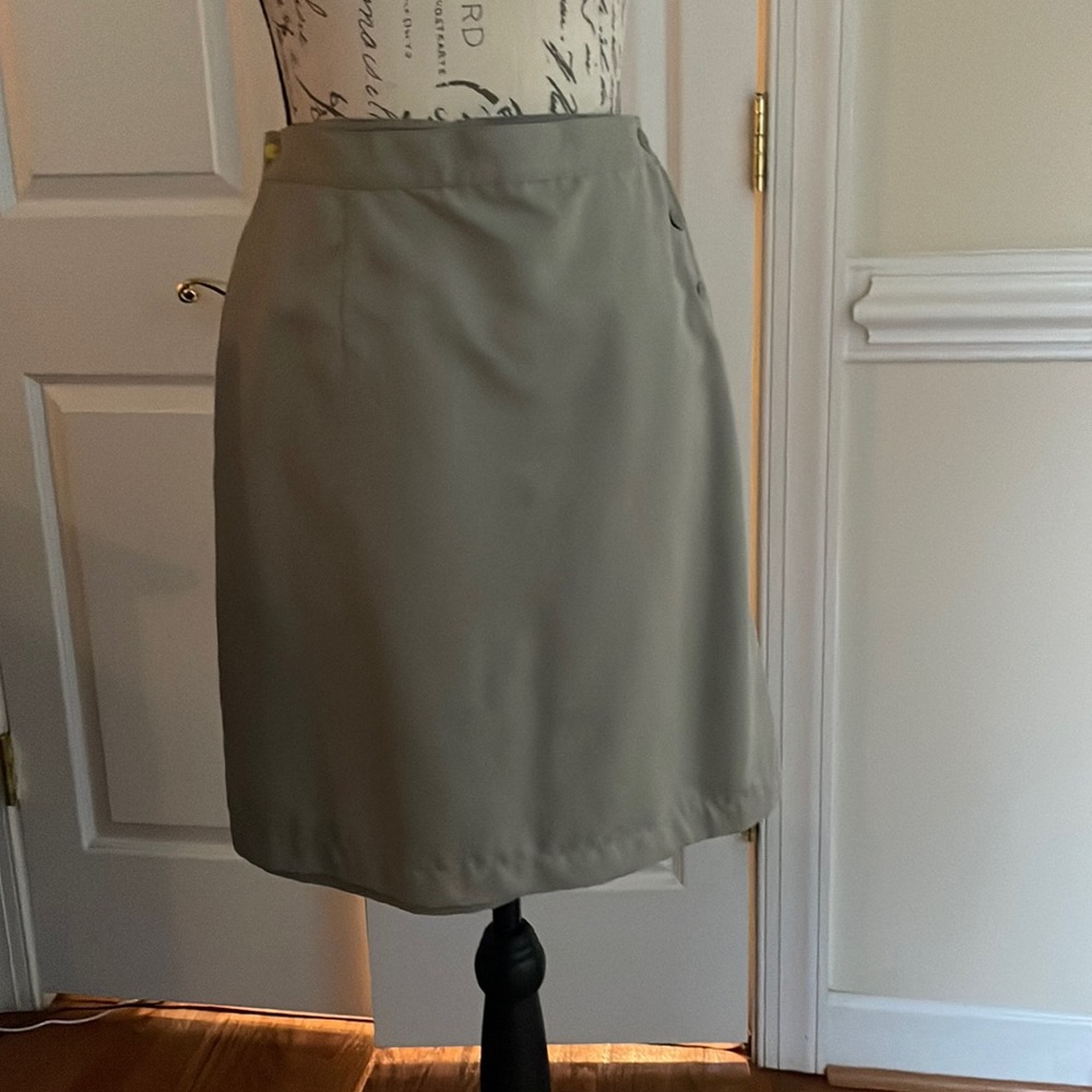 Karen Scott skort